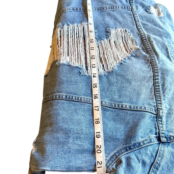 Pull & Bear Distressed Denim Jacket – Light Wash – Size M (EUR) - Picture 8 of 9